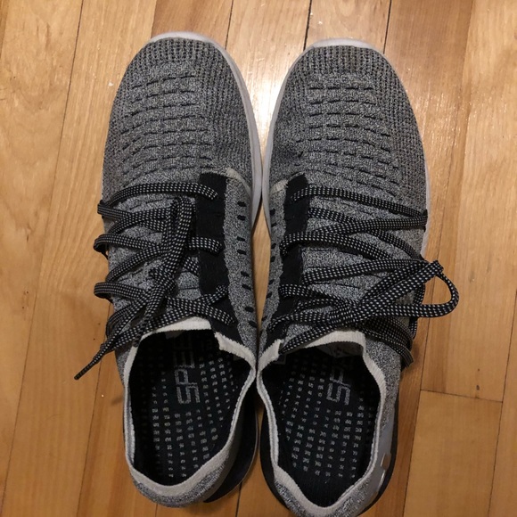 Under Armour Shoes US12 - Picture 3 of 5